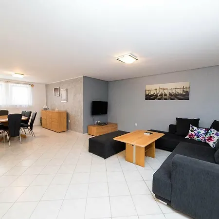 Moderne Souterrainwohnung Appartement *