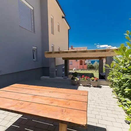 Moderne Souterrainwohnung Crikvenica