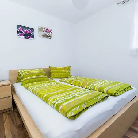 Moderne Souterrainwohnung *