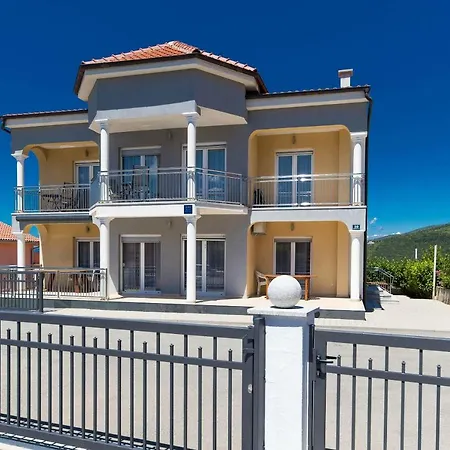 Moderne Souterrainwohnung * Crikvenica