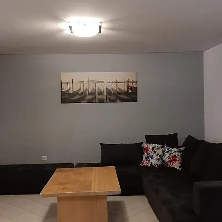 Апартаменты Moderne Souterrainwohnung *