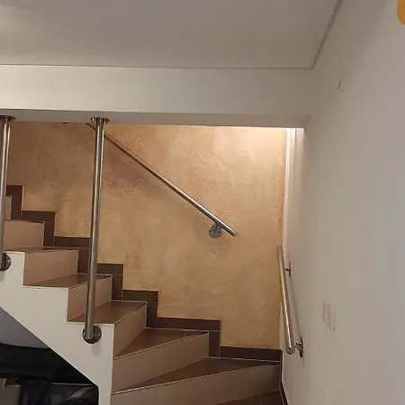 Moderne Souterrainwohnung Апартаменты *