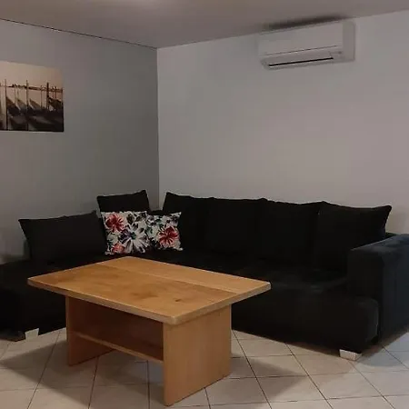 Апартаменты Moderne Souterrainwohnung Цриквеница