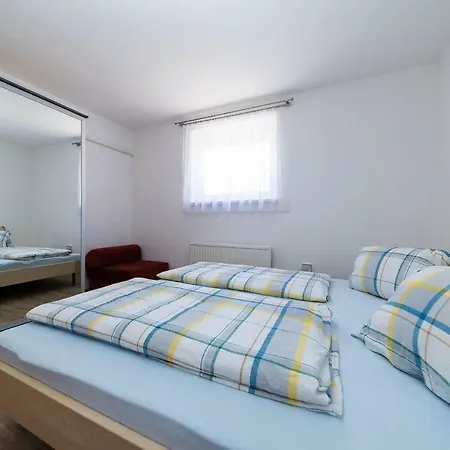 Moderne Souterrainwohnung Апартаменты *