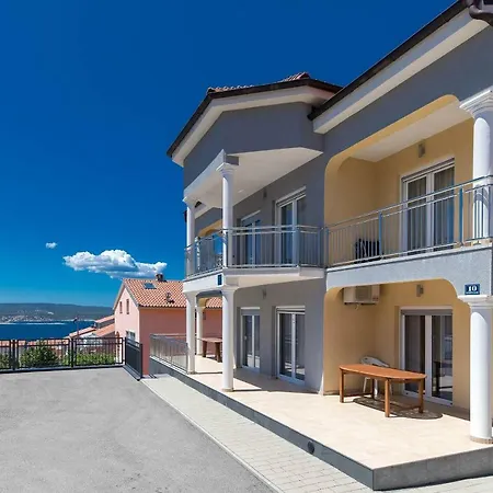 Moderne Souterrainwohnung Lägenhet Crikvenica