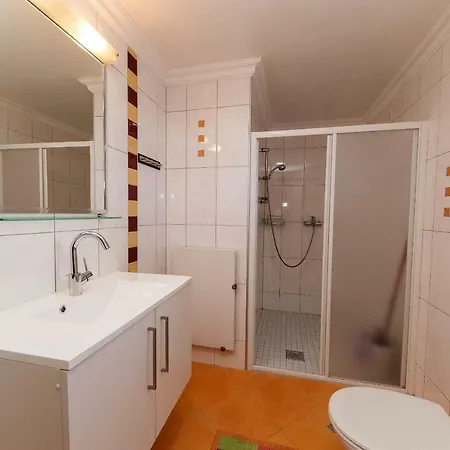 Moderne Souterrainwohnung Апартаменты *