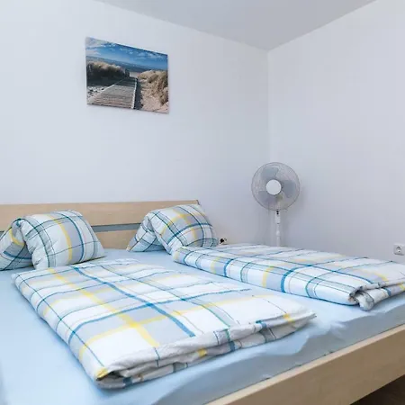 Moderne Souterrainwohnung Апартаменты *