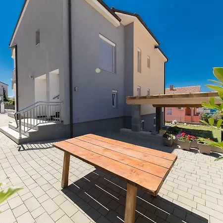 Апартаменты Moderne Souterrainwohnung