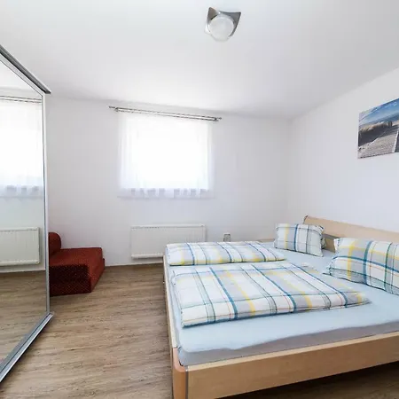 Апартаменты Moderne Souterrainwohnung Цриквеница