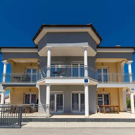 Moderne Souterrainwohnung *